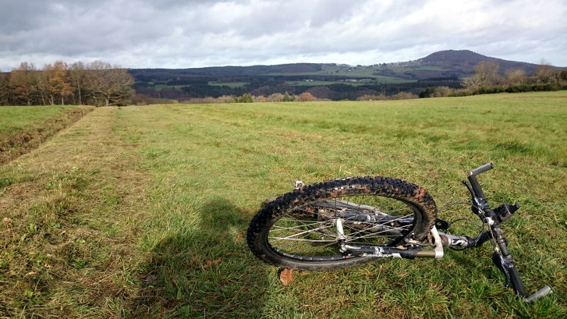 Nieuw netwerk mountainbikeroutes Eifel foto mtb Hoffeld richting Aremberg